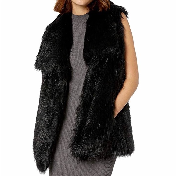 Via Spiga Jackets & Blazers - 🎉 HP 🎉 Via Spiga Black Faux Fur Vest